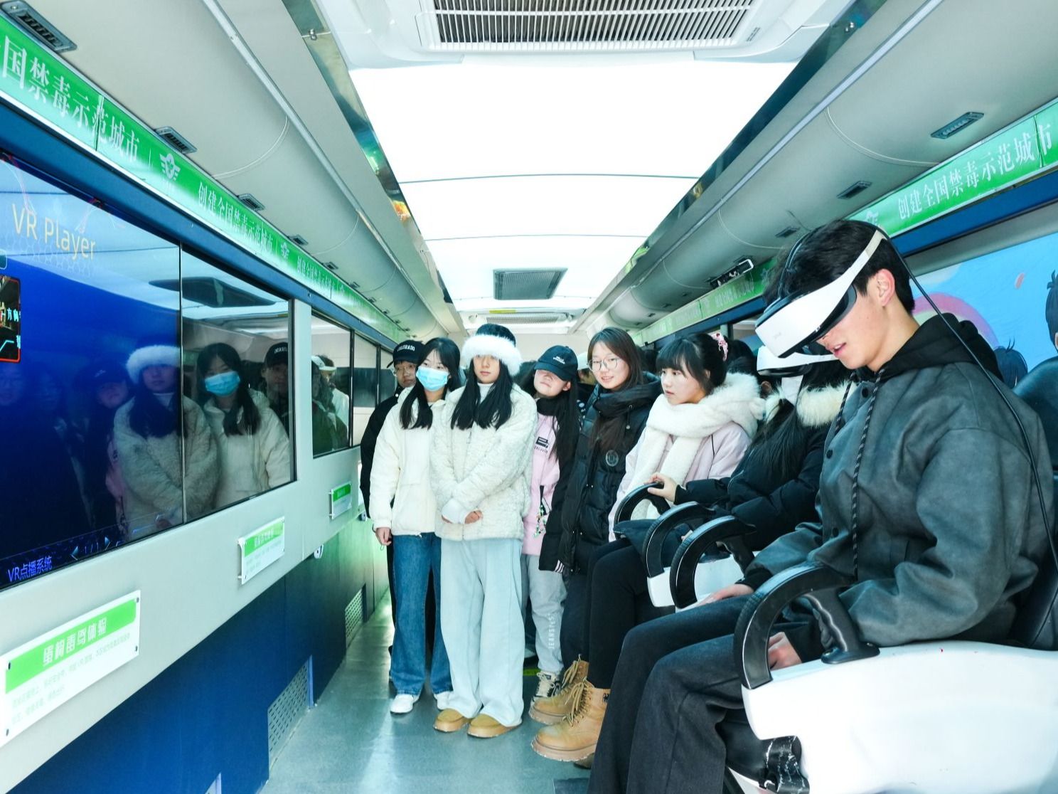 开元集团网站：禁毒宣传车进校园，筑牢青春防毒墙