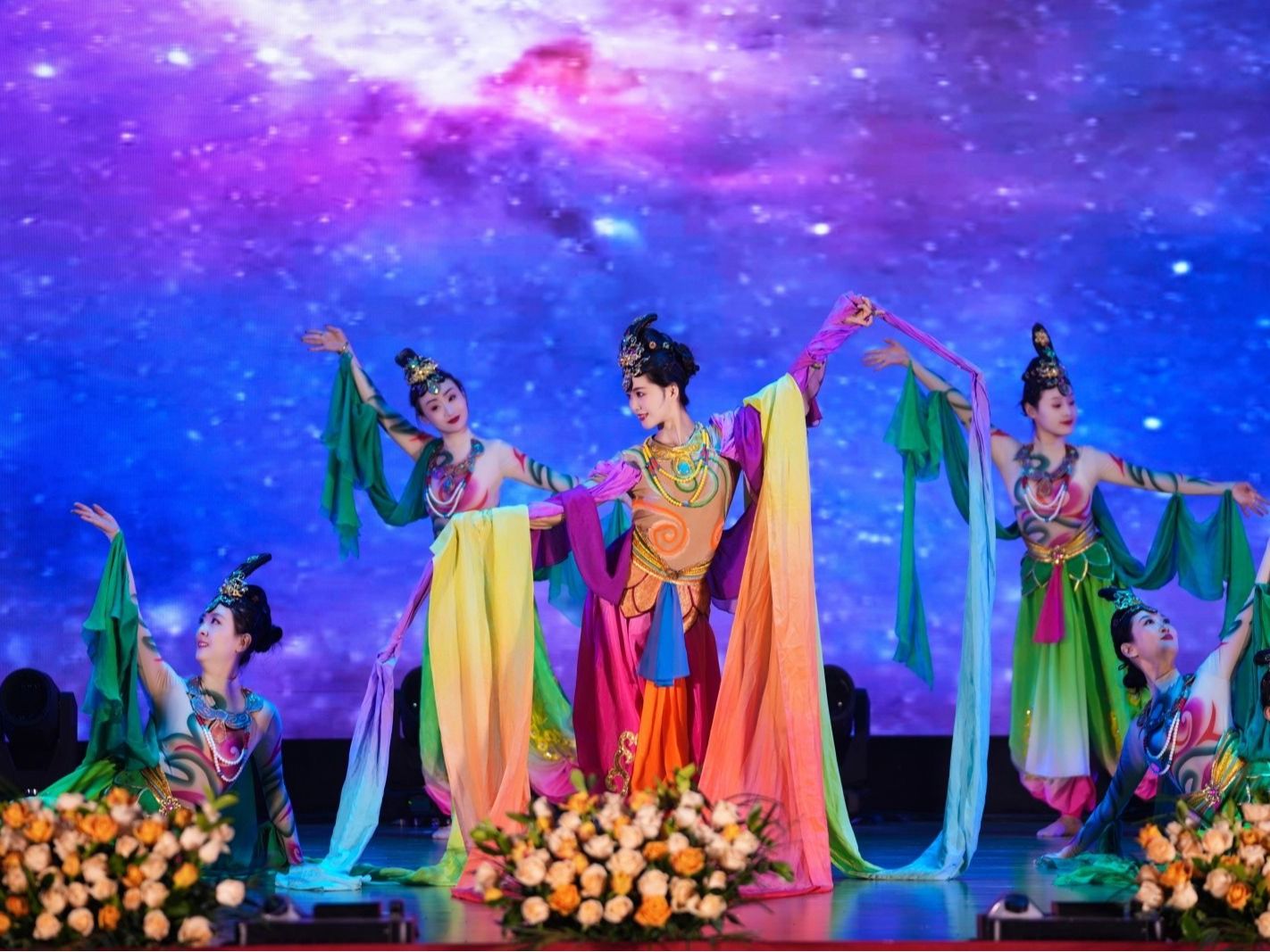 开元集团网站举办高雅艺术展演暨2026年新年文艺晚会