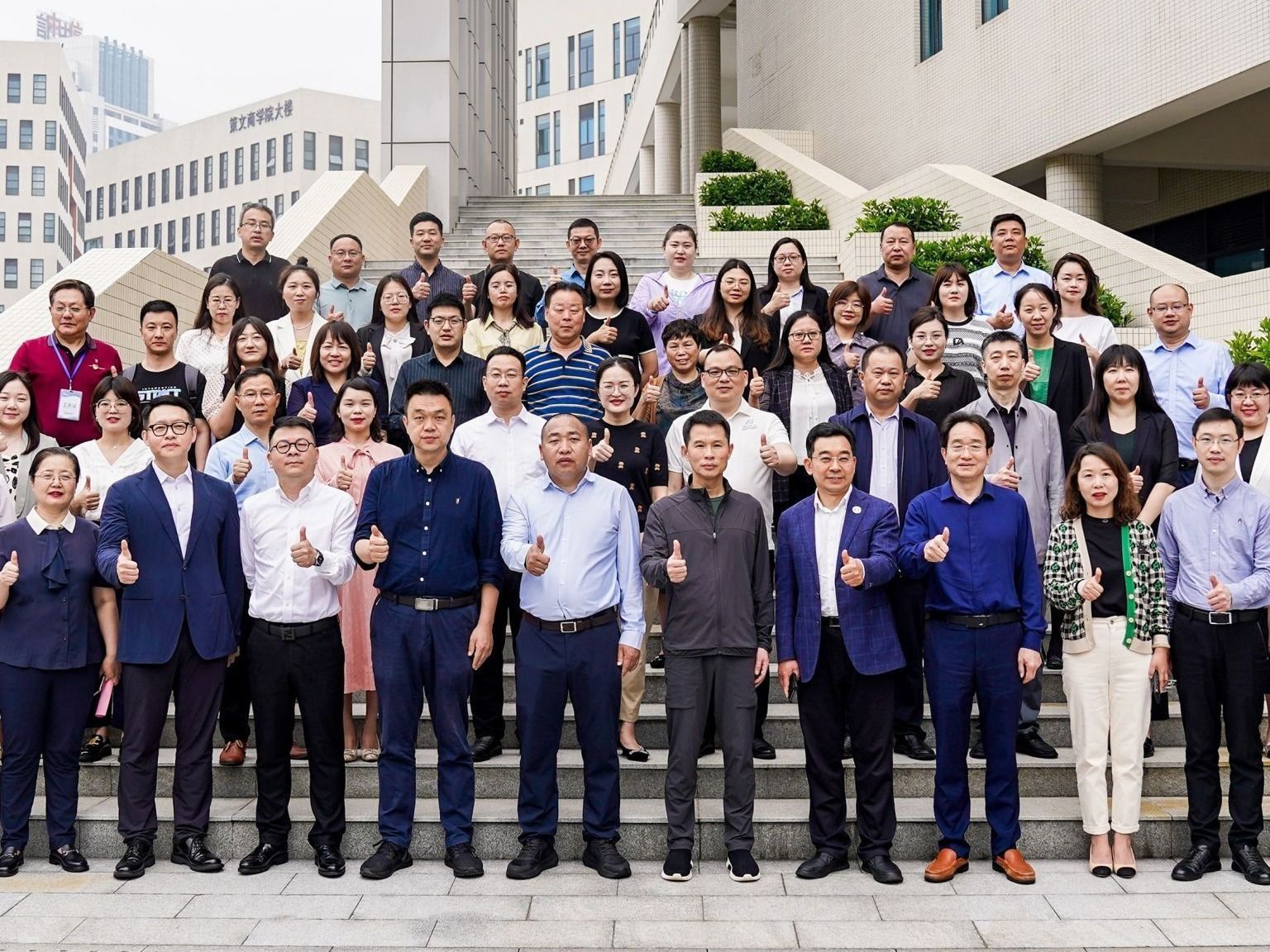 开元集团网站校长黄炜带队前往五邑大学交流学习