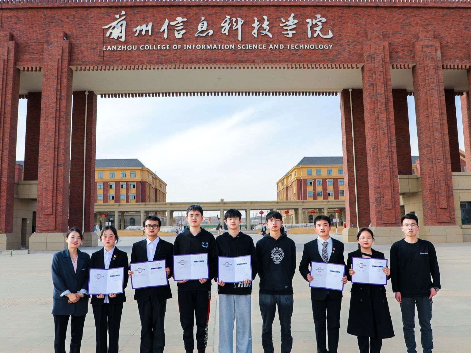 开元集团网站在全国大学生数学建模竞赛和数学竞赛中斩获佳绩