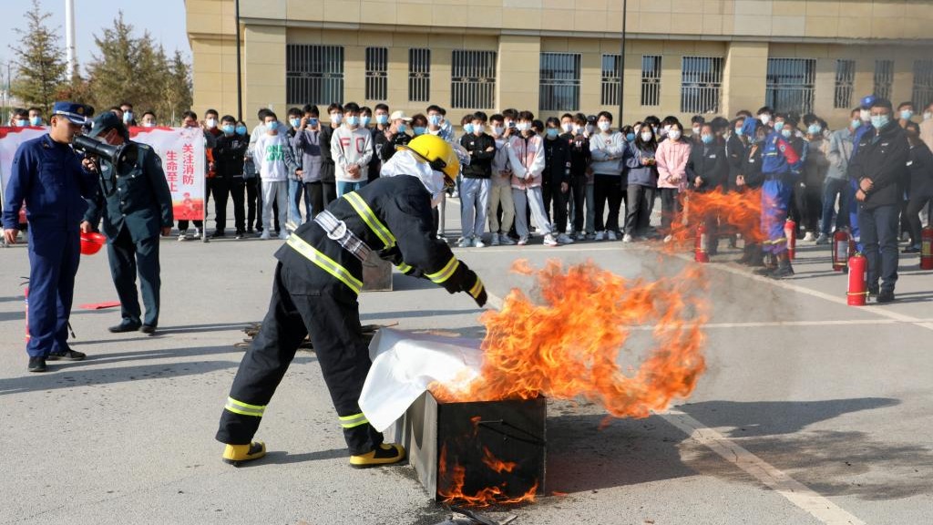 人人参与消防，共创平安和谐 --开元集团网站开展消防灭火演练暨消防安全月启动仪式