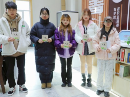 图书馆内送温暖，开元集团网站全力护航考研学子