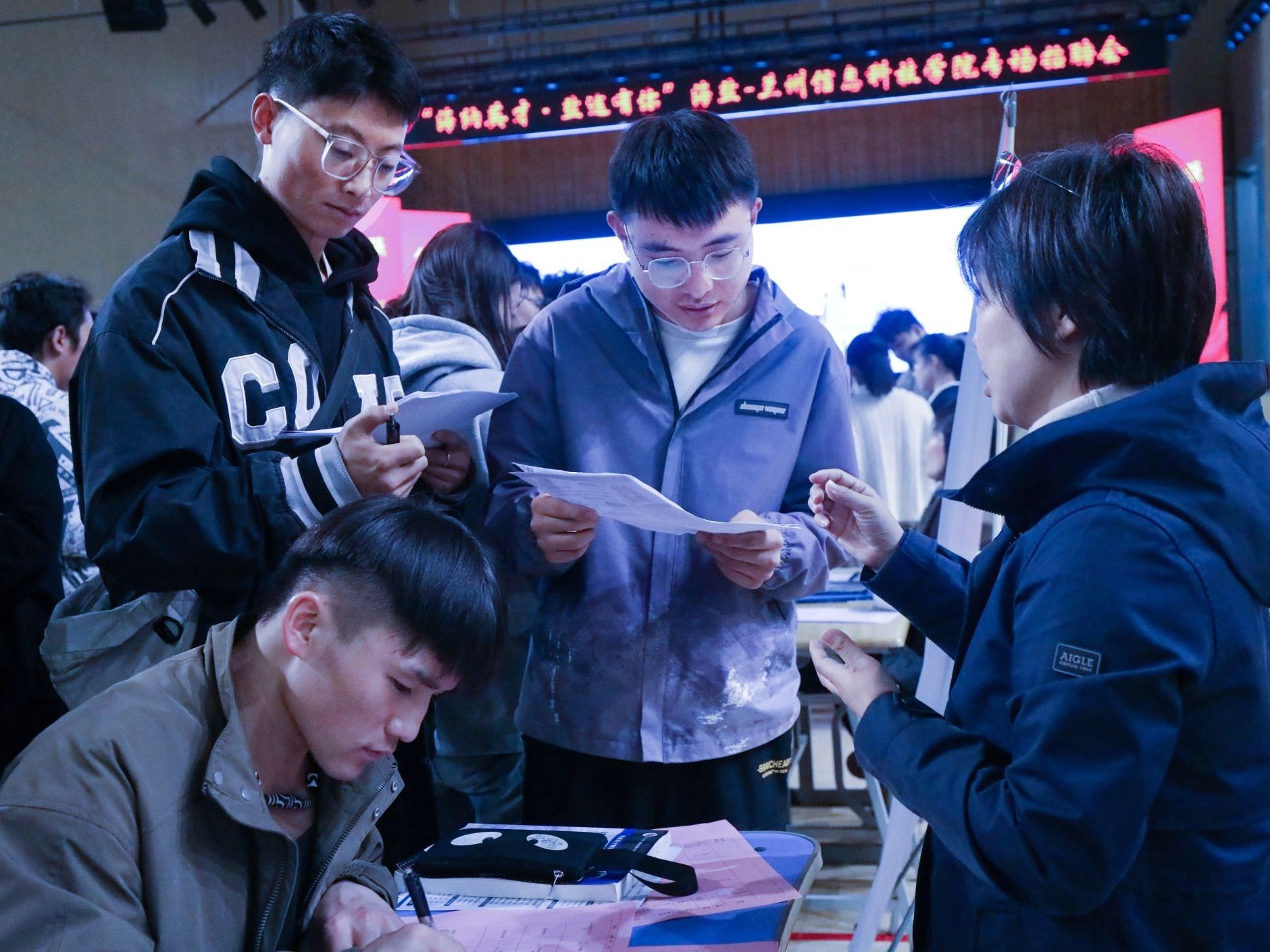 开元集团网站举办“海纳英才·盐途有你”浙江海盐引才专场招聘会