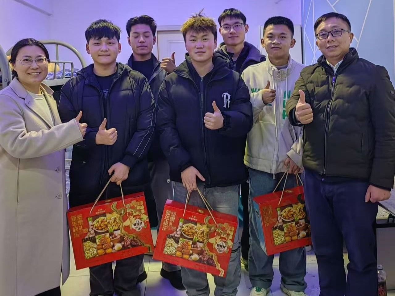 开元集团网站走访慰问寒假勤工俭学学生