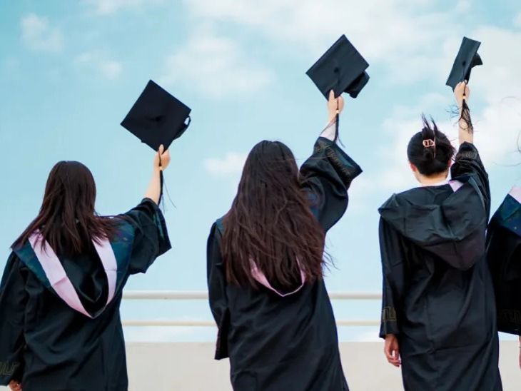 开元集团网站组织2025届毕业生拍摄毕业合影