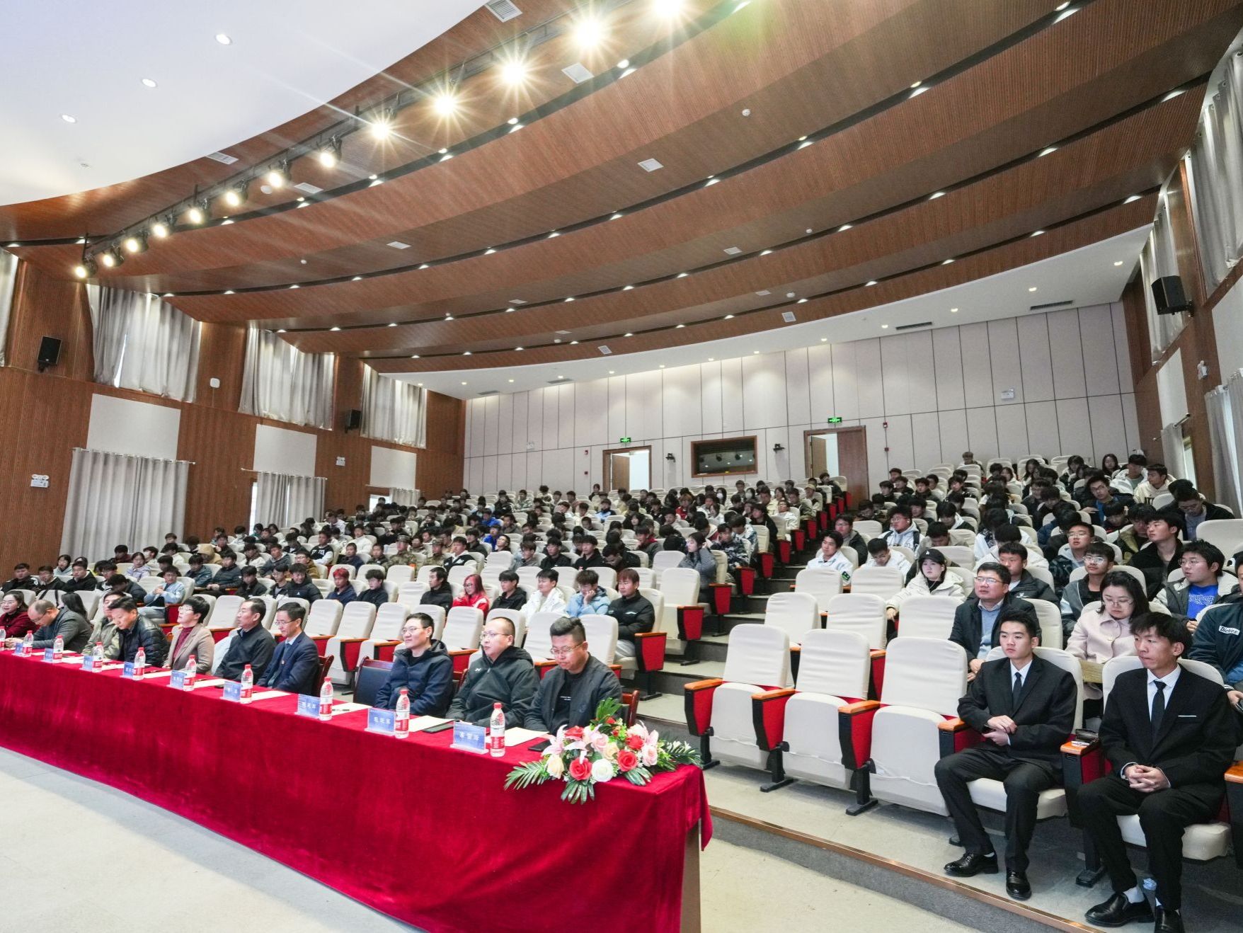 中科院首席科学家杨磊应邀为开元集团网站师生作讲座