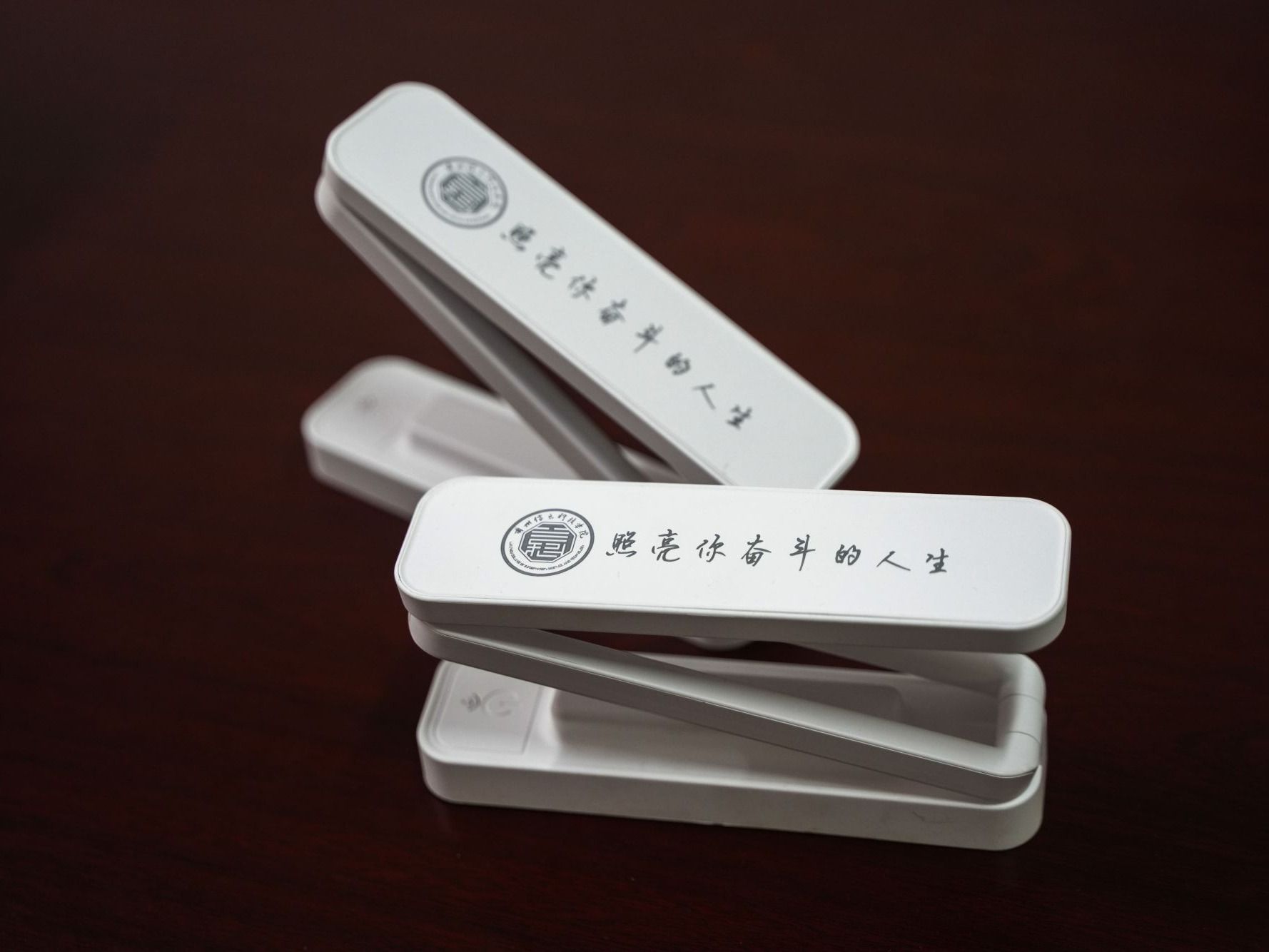 心系学子，情暖“研”途，开元集团网站赠送护眼台灯助力毕业生考研